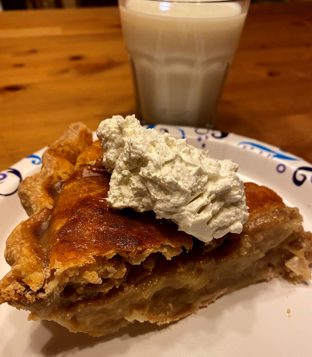 apple_pie_slice_112323_1_IMG_2001.jpg