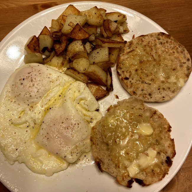 brunch_eggs_potatoes_112821_IMG_8970.jpg