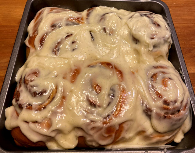 cinnamon_buns_091224_4_IMG_2988.jpg