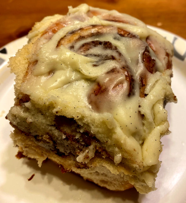 cinnamon_buns_091224_5_IMG_2994.jpg