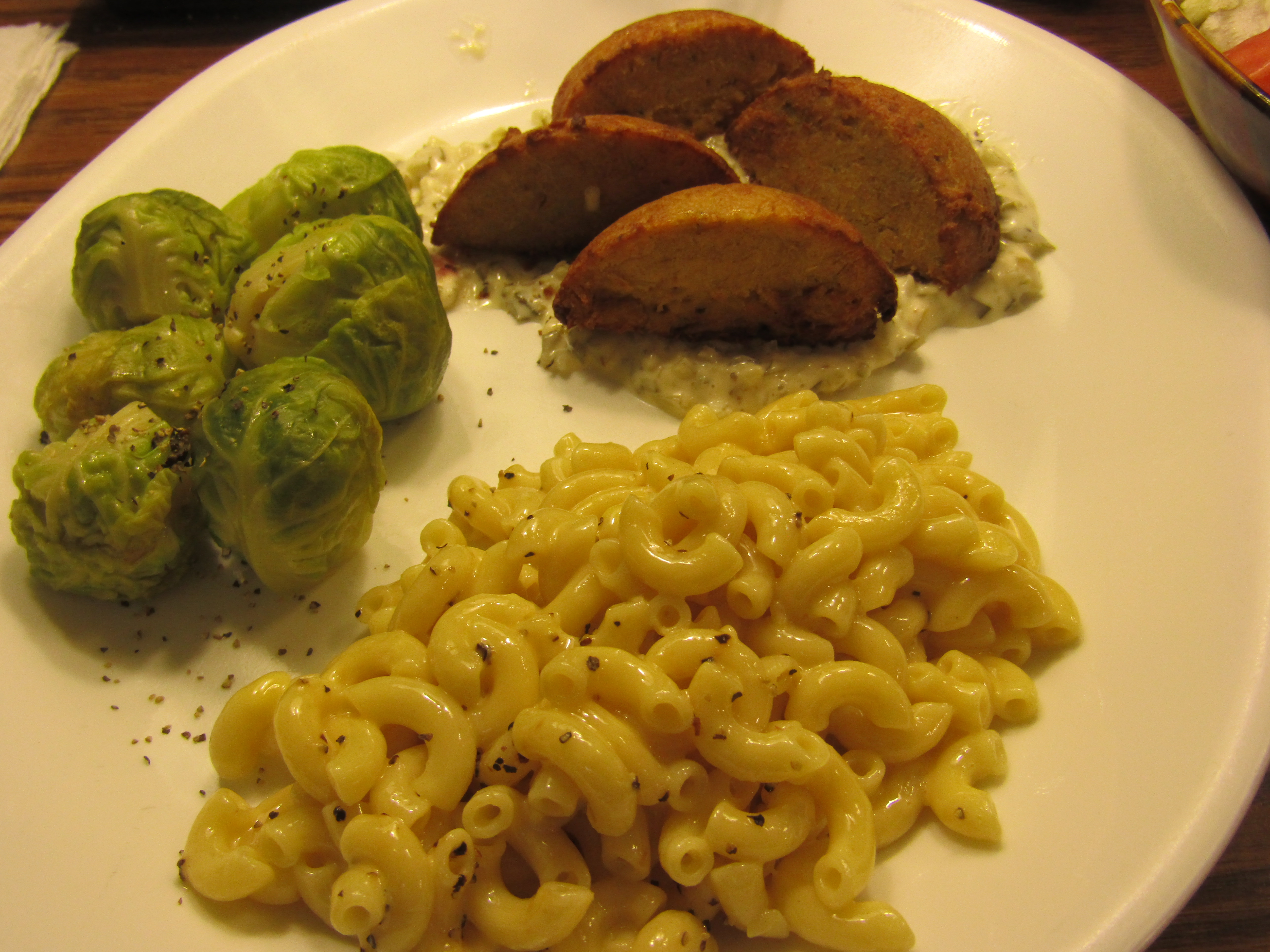 Crab Cakes , Mac 'n Cheese .JPG