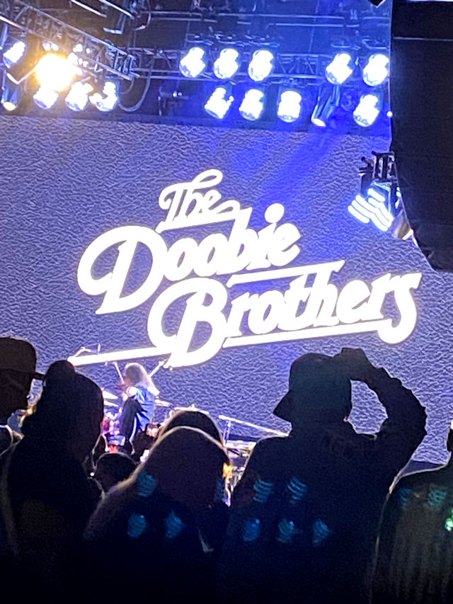 doobie_brothers_100424_1_IMG_3098.jpg