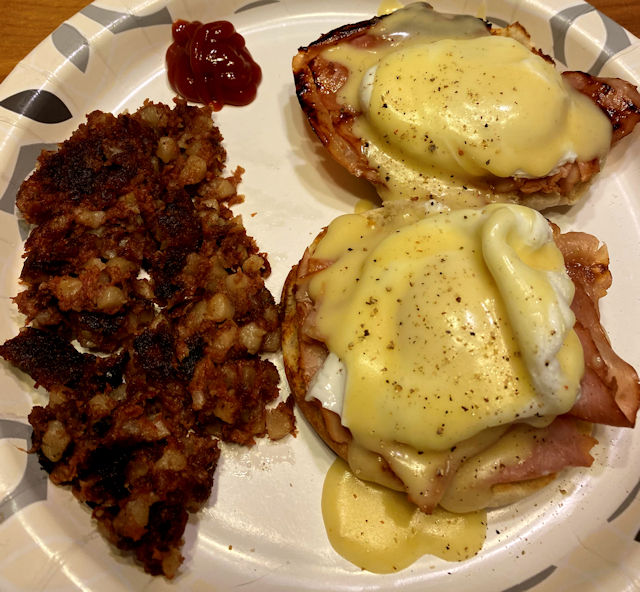 eggs_benedict_082524_1_IMG_2910.jpg