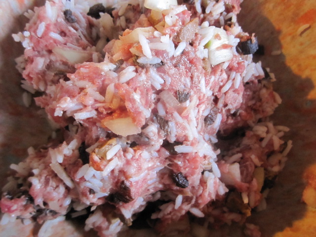 Golumpki 2 - meat and rice mixture.JPG