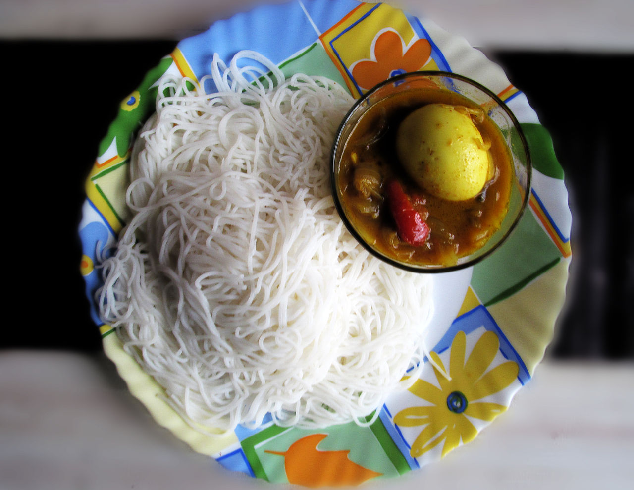 Idiyappam_with_Egg_Masala_Curry.jpg