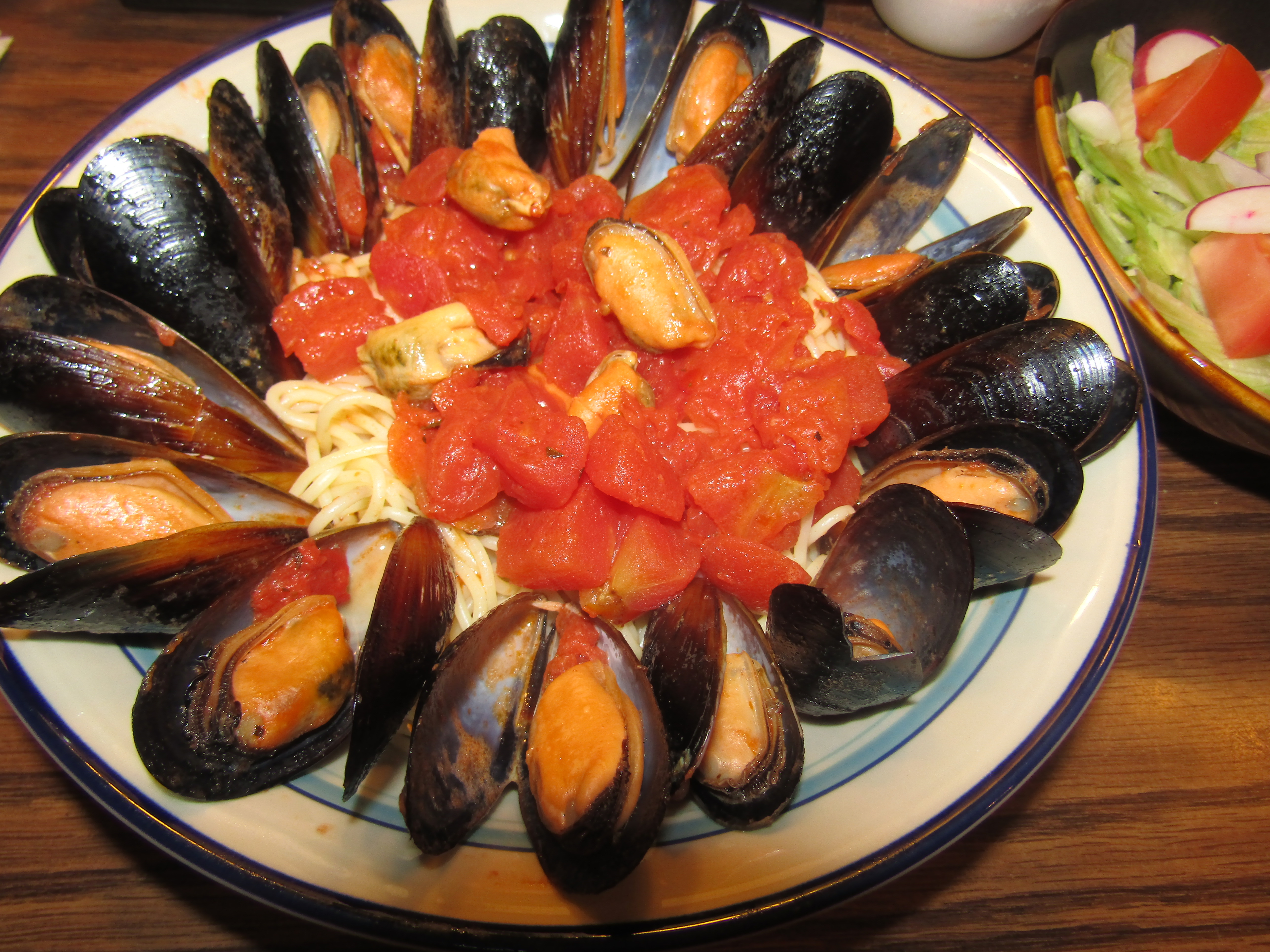 Mussels, Steamed, Tomato-Garlic broth.JPG