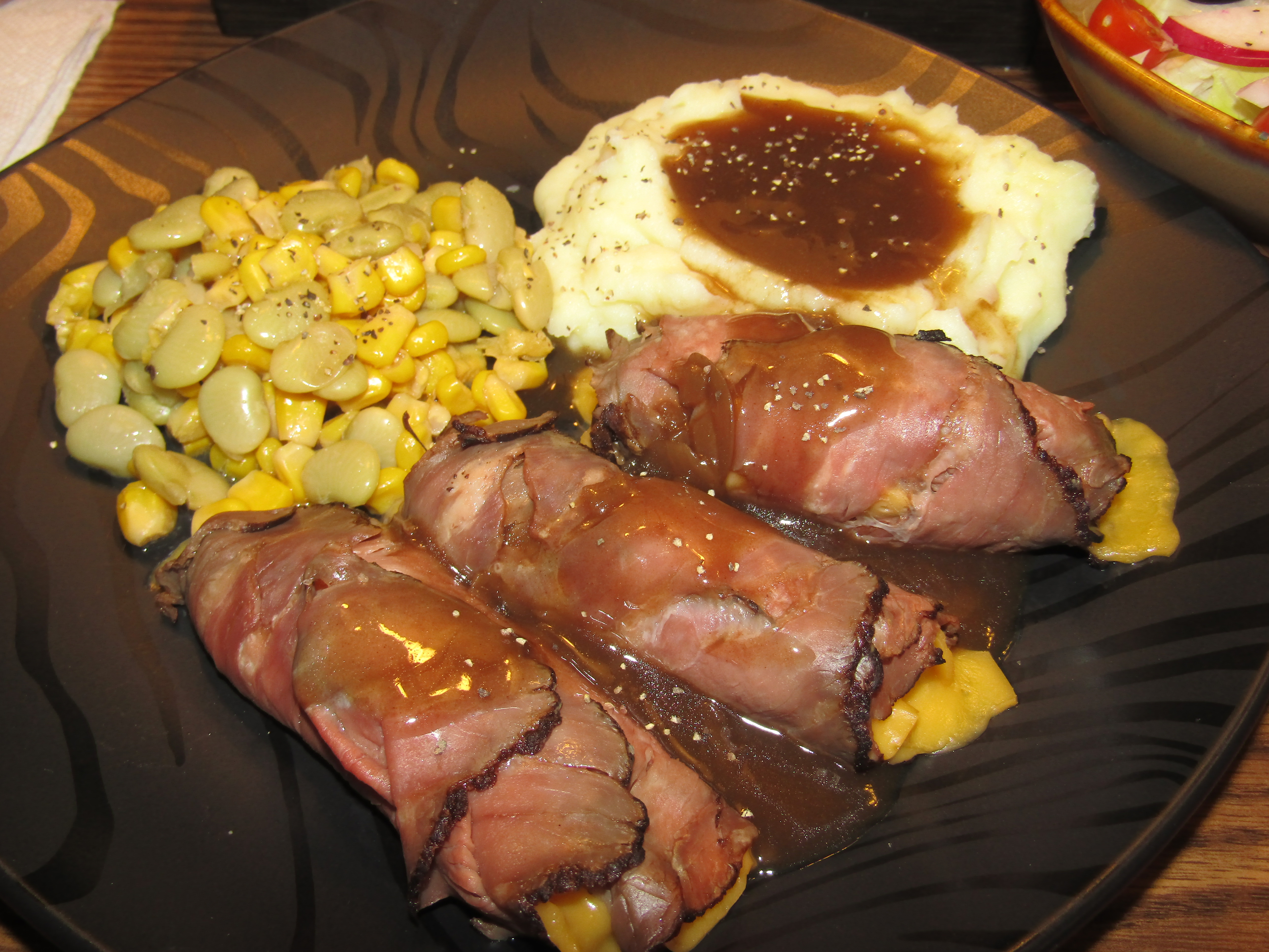 Roast Beef & Cheddar Roll-Ups 4-14-22.JPG