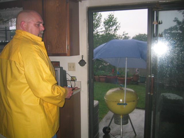 Rob Grilling in the rain 2008.JPG