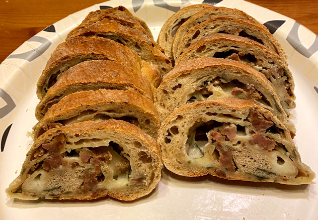 sausage_bread_sliced_091624_1_IMG_3027.jpg