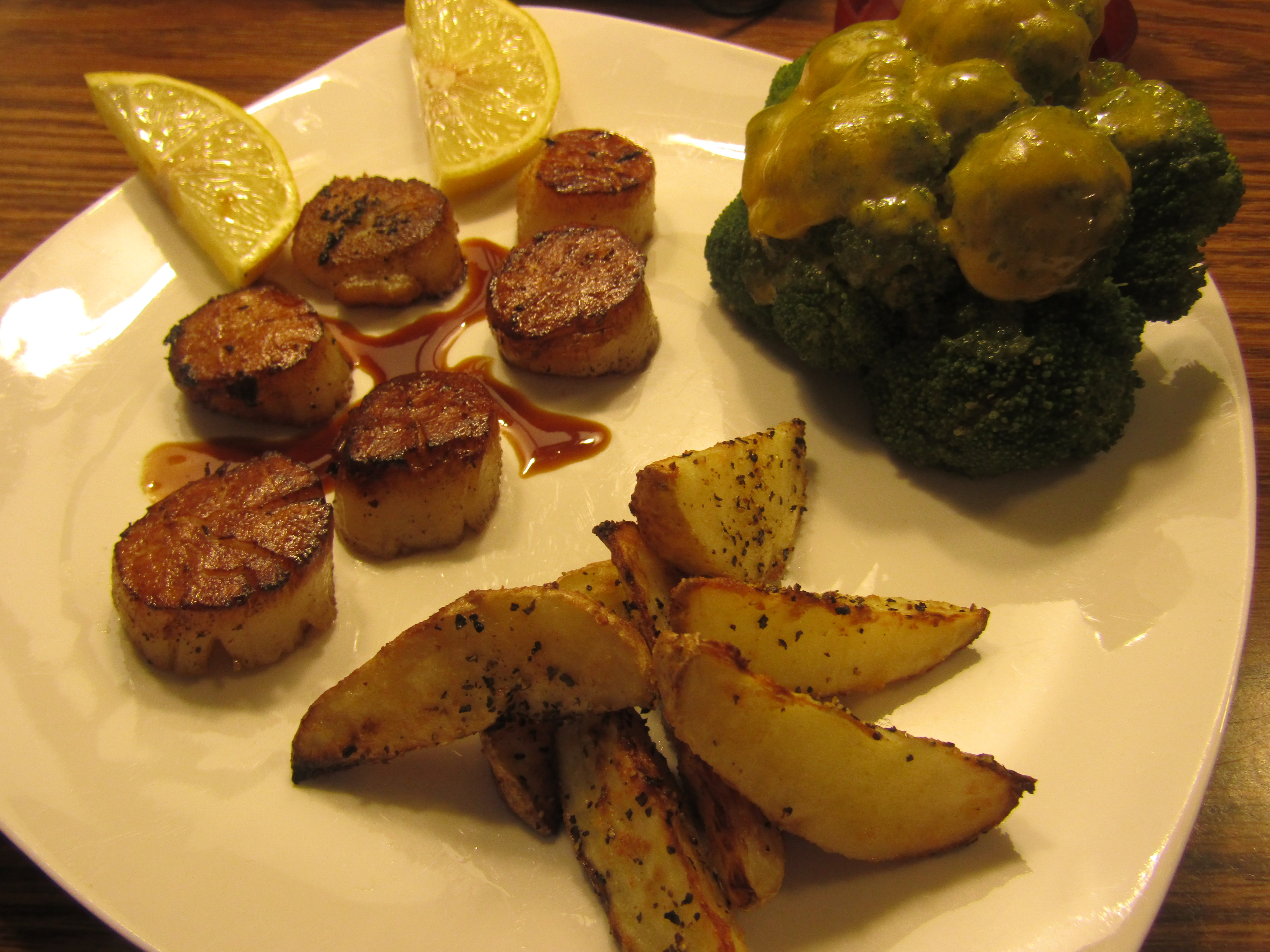 Scallops, seared, Broccoli Bouquet .JPG