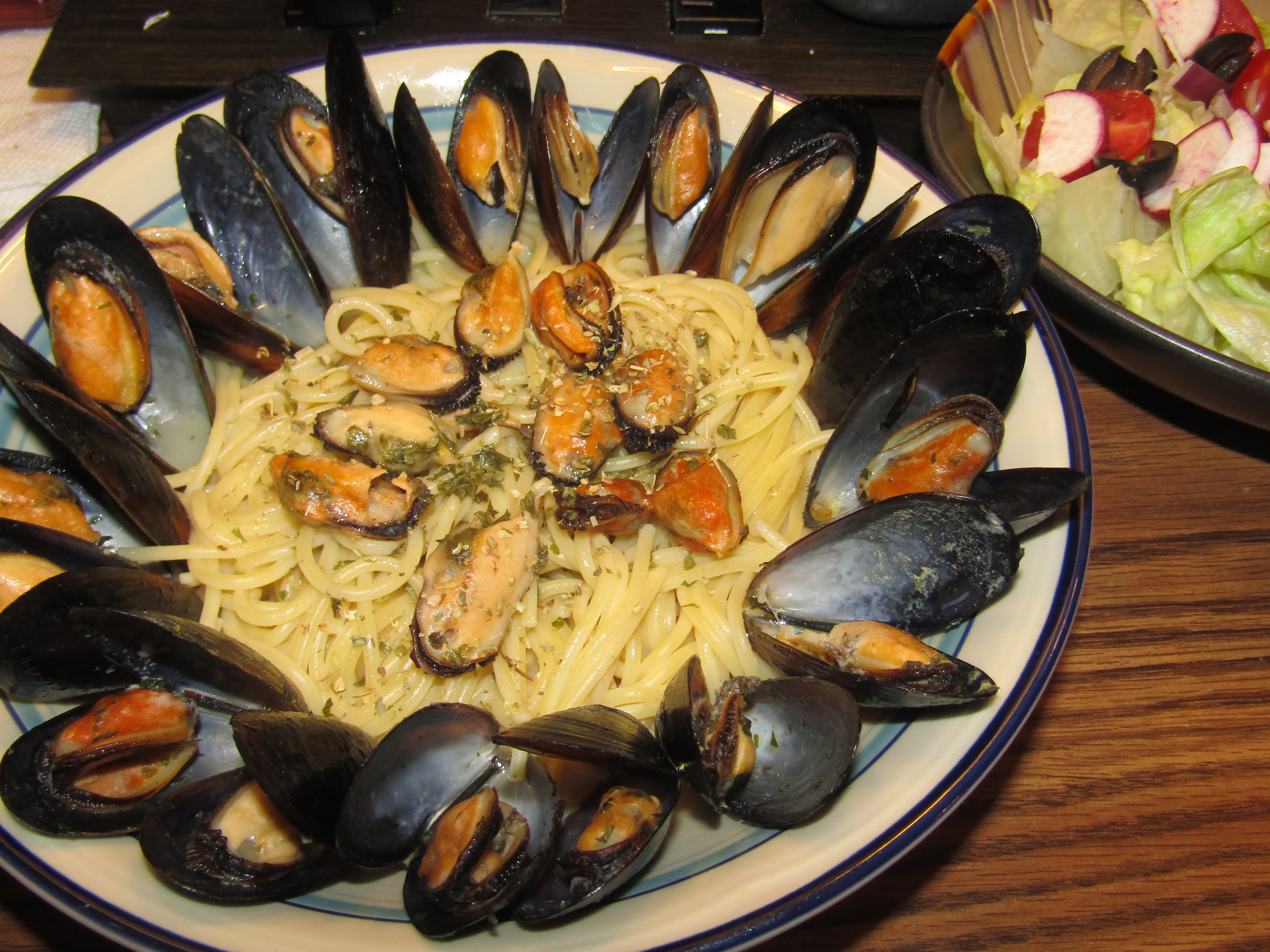 Spaghetti & Mussels 3-16-22.JPG