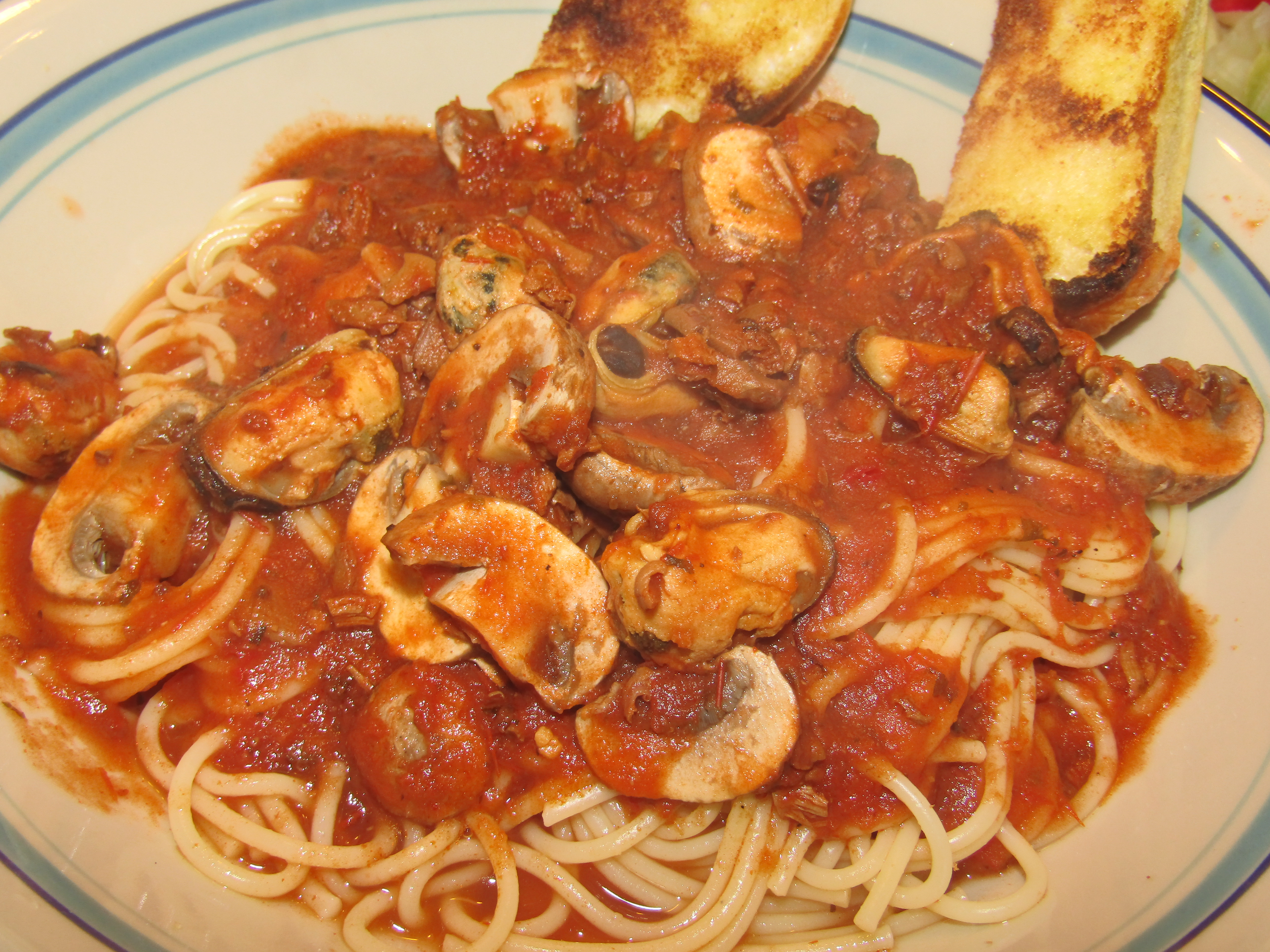 Spaghetti With Mussels & 'Shrooms.JPG