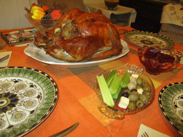 Thanksgiving table 2021.JPG