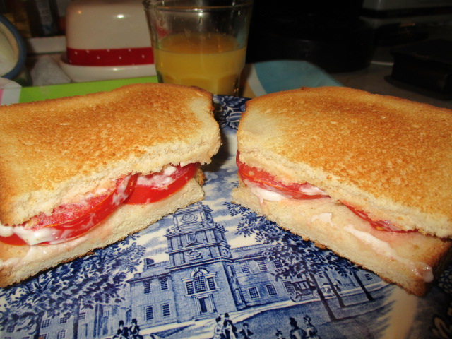 Tomato sandwich.JPG