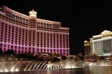 800px-Bellagio_Caesars_Palace_Night_August_2005.jpg