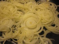 Thinly sliced onions, raw.JPG