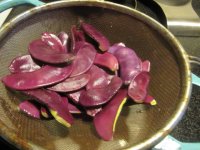 Hyacinth beans in strainer.JPG
