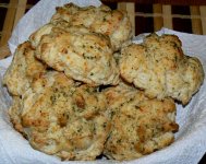 082212_cheddar_bay_biscuits_P1090535.JPG