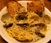 linguini_clams_garlic_bread_122419_P1100320.jpg